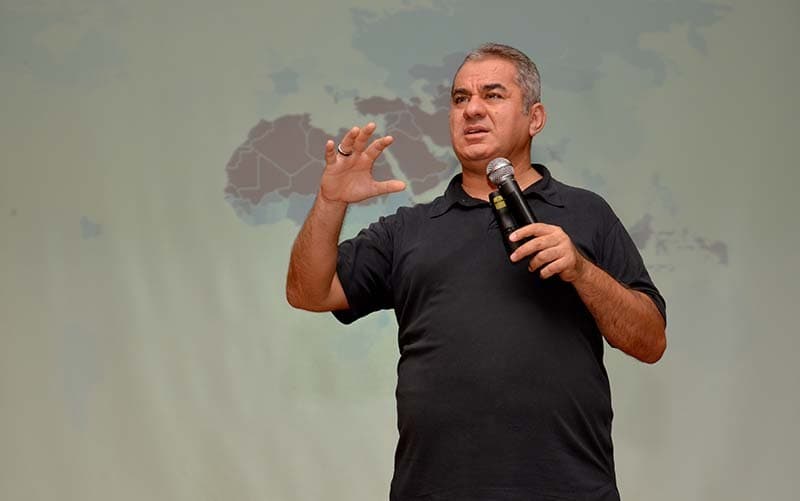 Münir Arıkan seminer verirken